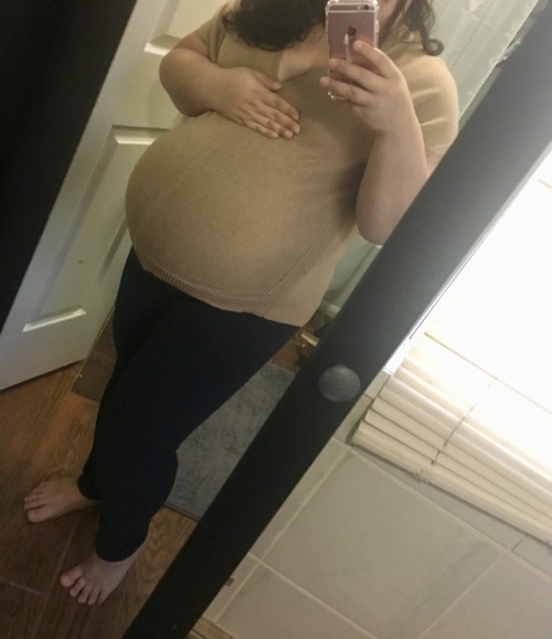 preggoalways:Anything more comfortable than leggings and a sweater 