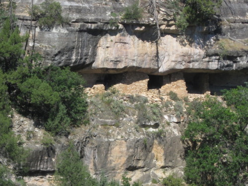 muffinsandemptyteacups:Walnut Canyon National Monument is an often overlooked site in northern Arizo