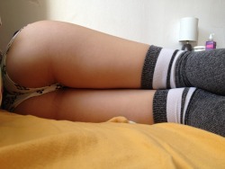 junglist-1:  #she and her cute legs^^