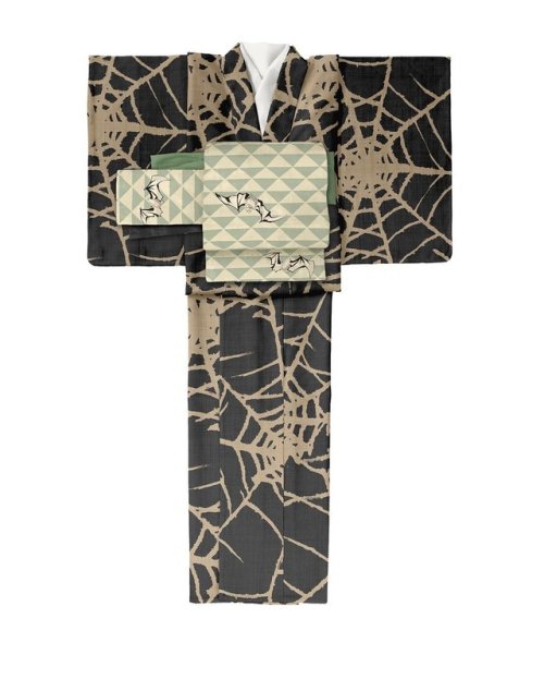 Earthy spiderweb paired with a nice bat over uroko (fish/snake scales) obi (outfit by Gofukuya)