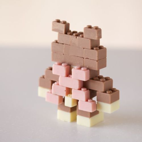 nevver:  Edible Chocolate Legos 