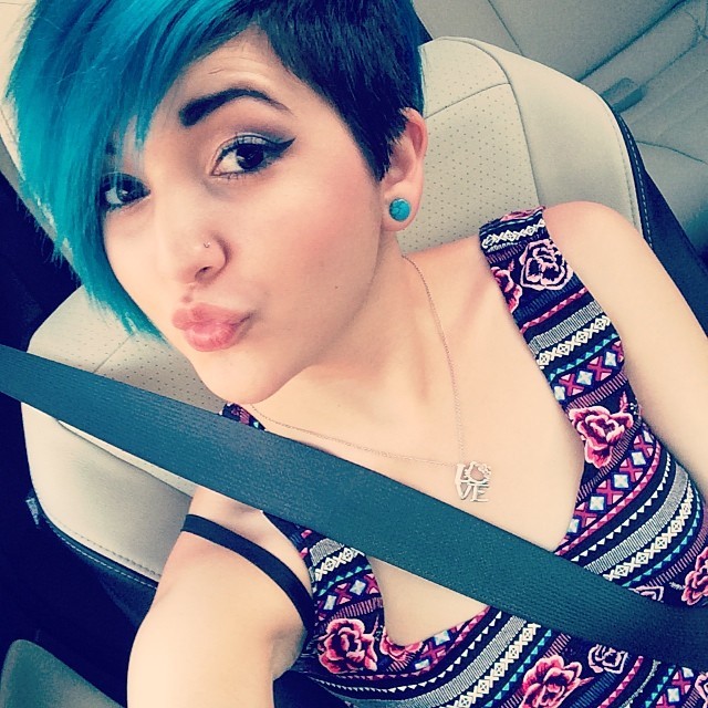 savanitabonita:  Someone outta slap the duck face off of me ✋ #selfiesunday 