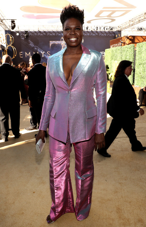 jackisreallycool:1dietcokeinacan:omgthatdress:Leslie Jones can rock the shit out of a pantsuit. I lo