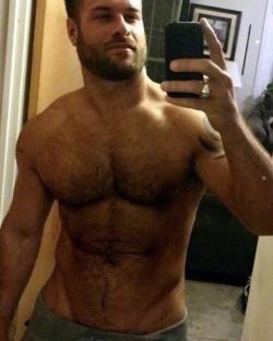 bearbodybr:  ⚠️PARRUDO DETECTADO⚠️ Venha ficar por dentro dos homens parrudos mais atraentes do Instagram. Envie fotos sensuais ou marque suas fotos com #homemparrudo para ter a chance de ser divulgado!  – As fotos são selecionadas –  #stockybears