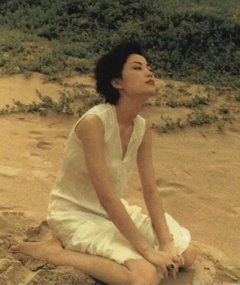 swedish-fayenatic:Faye Wong (early 90′s)