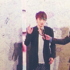 -everdeen:  Jaejoong runs away during gwiyomi  
