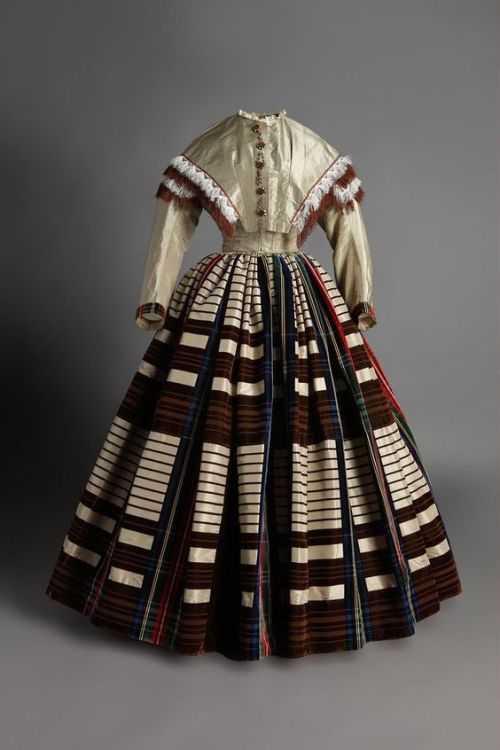 fashionsfromhistory:Dress 1855-1865 Museo del Traje Museo del Romanticismo Flickr 