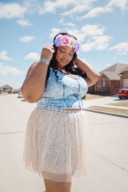 bigbeautifulblackgirls:  @beautiffullyme Top: Charlotte Russe + Skirt: Forever21 + Sandals: Lane Bryant  www.beautiffullyme.blogspot.com 