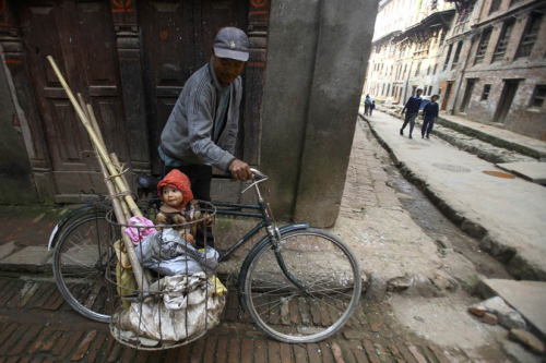 nubbsgalore:  happy father’s day. photos by (click pic) biswaranjan rout, india; anja niedringhaus, afghansitan; zohra bensemra, pakistan; tony karumba, somalia; navesh chitrakar, nepal; mohammadreza momeni in iran; pedro ugart, afghan refugee camp