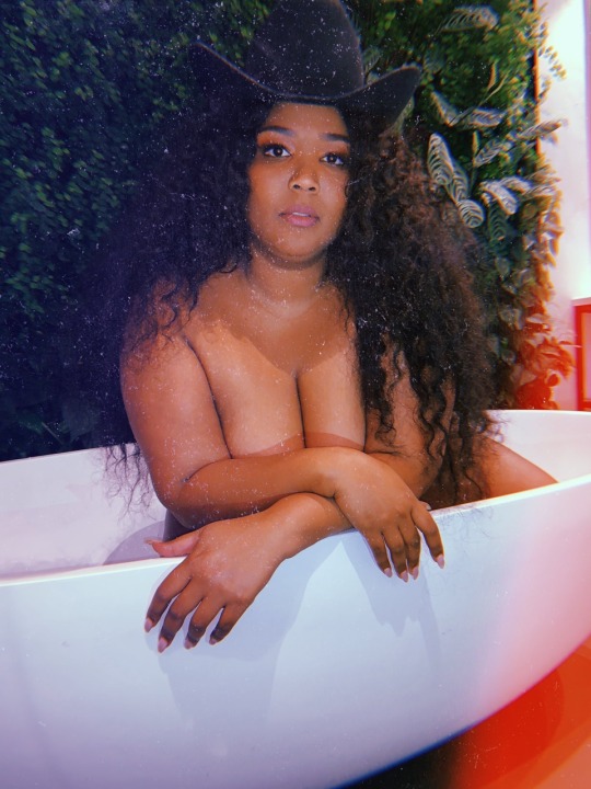 keepthatenergy:  LIZZO porn pictures