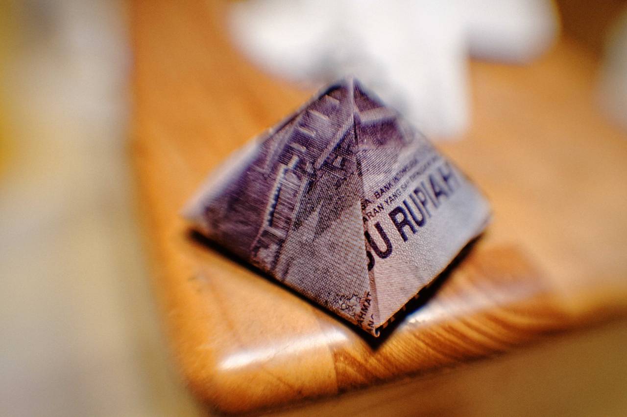 Rupiah pyramid origami