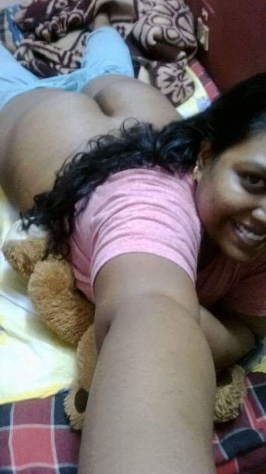 prythm:  Bhabhi ji, adhay se humari LUND ka Pyaas nahi bhuj tha… Poora nanga dikhana