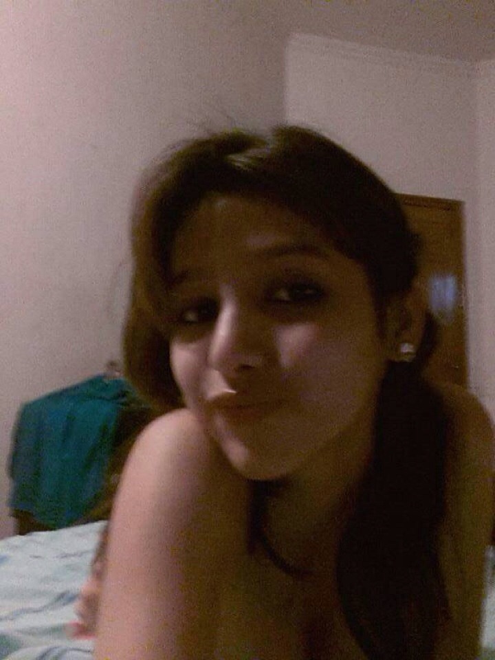 hdcwhatsapp:  Beautiful Pakistani Teen Girl’s Naked Selfies