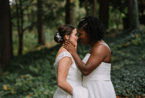 girls-can-get-married:   Jaimie and Chelsea - An Elegant Estate Wedding in Cleveland  lovein