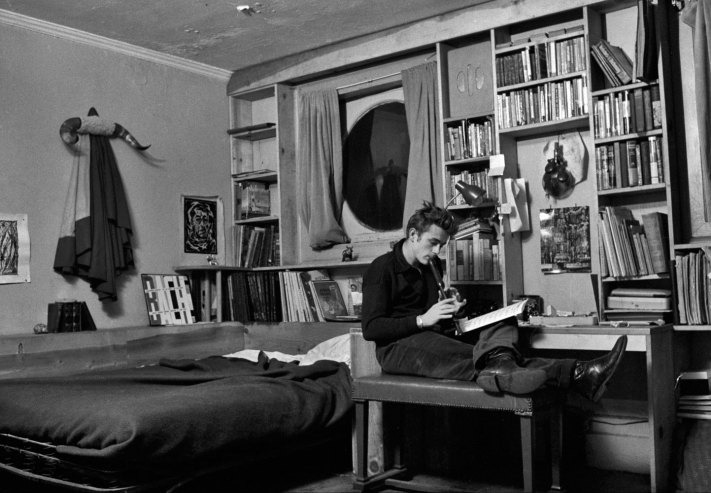 thedapperproject:  James Dean at his apartment in New York, 1955 