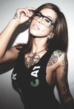 inked-girls-all-day:  Madelyn Lance