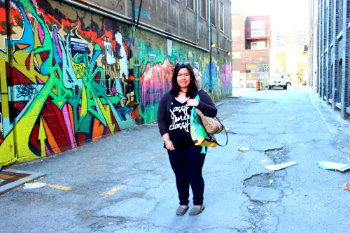 One super casual outfit for an afternoon of photo strolling at Downtown Toronto :) Lovin&rsquo; 