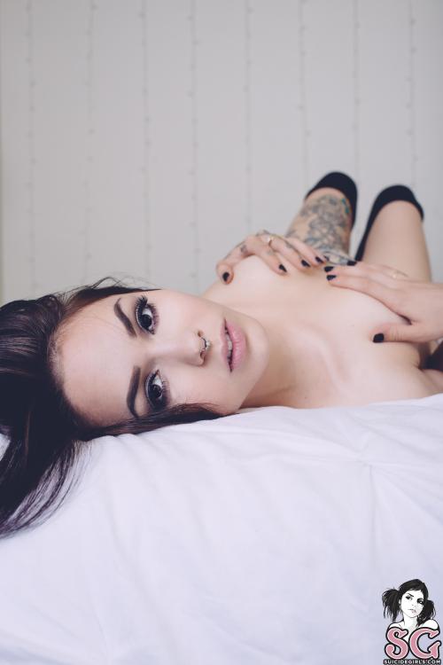 zerosoulx:  Rancor Endor Suicide Girl