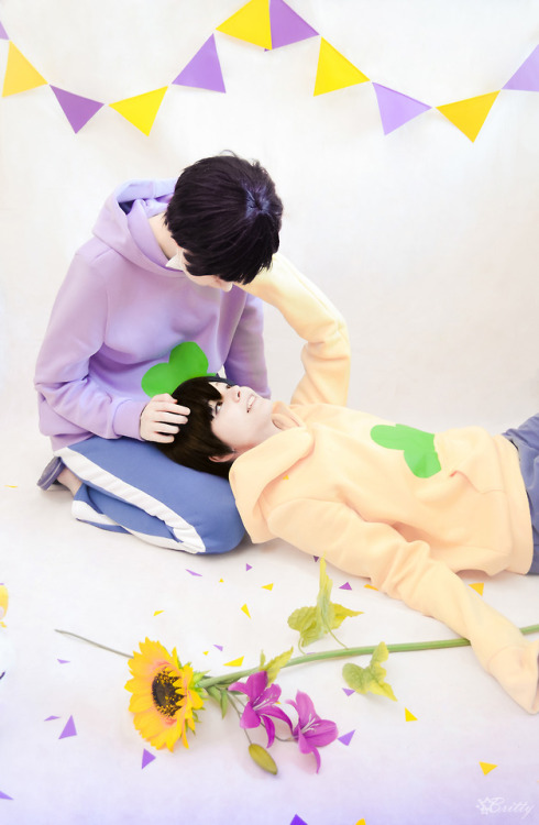 chocorasworld:   ~ Opposite attraction ~ ➕ Ichimatsu: DrawingBritty (Twitter), Jyushimatsu: me, Photo: Rei_Chan_Sensei (Twitter)