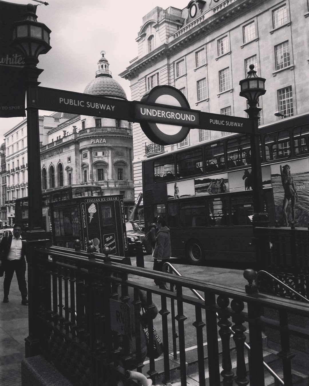 adore-london:  Photograph by brzpauline  [More London here →]