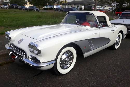 frenchcurious:Chevrolet Corvette 1959. - Source 40s and 50s American Cars.
