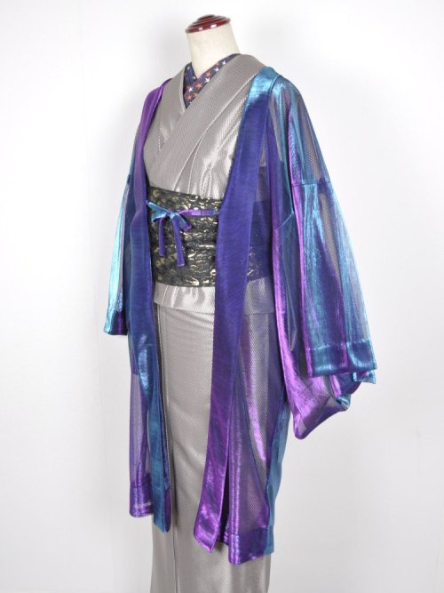 Oil slick effect, our old school SF for those iridescent haori by Rumi Rock