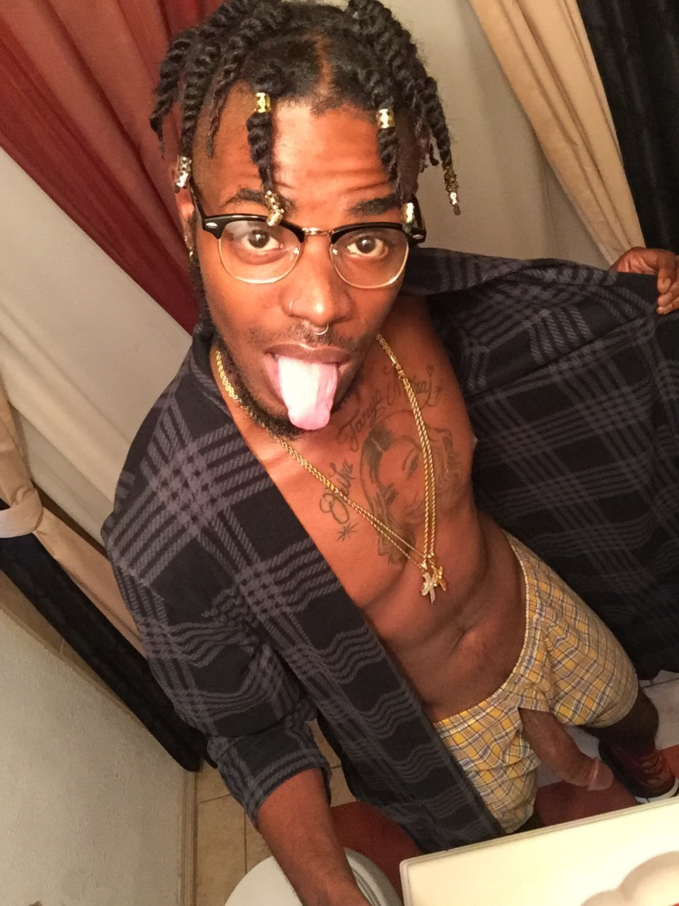 bigdaddyminaj:  🚨🚨Reblog/Like if your DICK is bigger than 6 inches🚨🚨NO