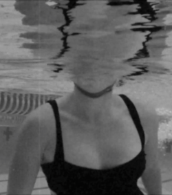 nowness:   Hollywood’s modern pin-ups Aqualillies in a sinister-edged short by Clara Cullen   Read More