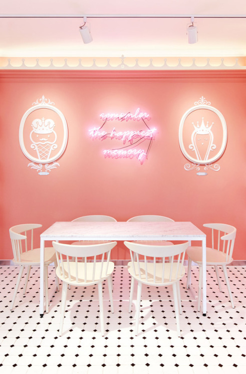 This South Korean Ice Cream Café Looks Straight Out of a Child’s DreamDecorated with pi
