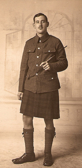 unravel-history:Scottish soldiers in the First World War wore tights under their kilts to keep them 