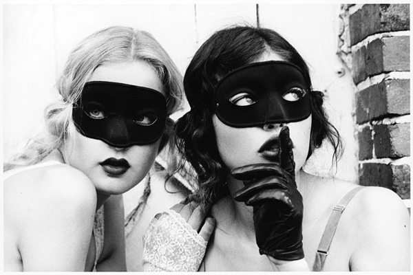 lesbeehive:  Les Beehive – Revenge by Ellen von Unwerth 