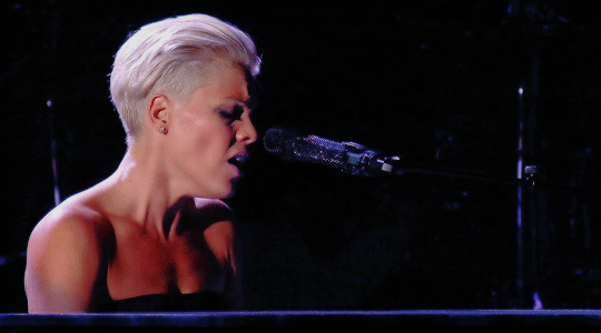 osmilizsarian: THE TRUTH ABOUT LOVE TOUR