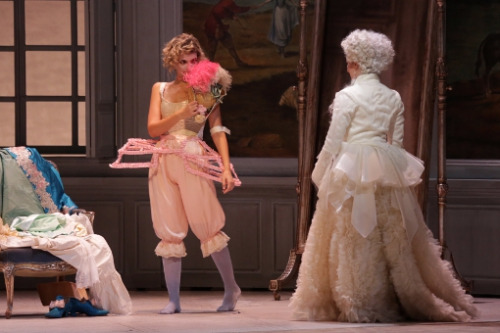 palimadar:  Diana Damrau (Countess Almaviva), Golda Schultz (Susanna) and Marianne Crebassa (Cherubi