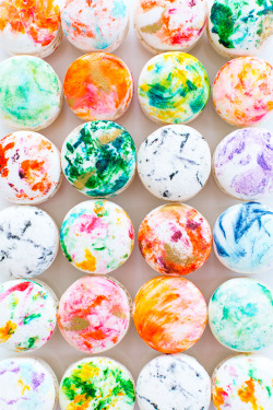 sweetoothgirl:  DIY Marbled Macarons