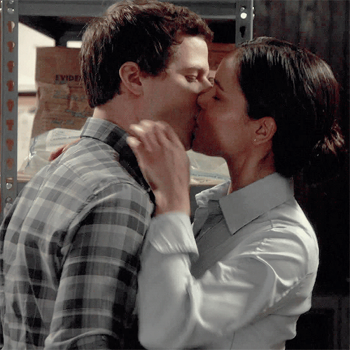 :I kinda wish something could happen between us…romantic stylez.