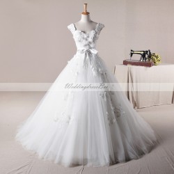 wegweiserclunesuniverse:  the—wedding—dress:  Straps Ball Gown Net charming wedding dress 