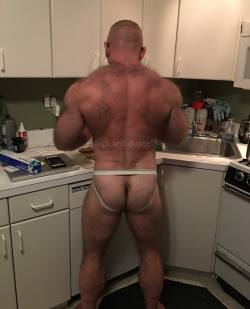 dickandduane:Ape prepares dinner as bJ and