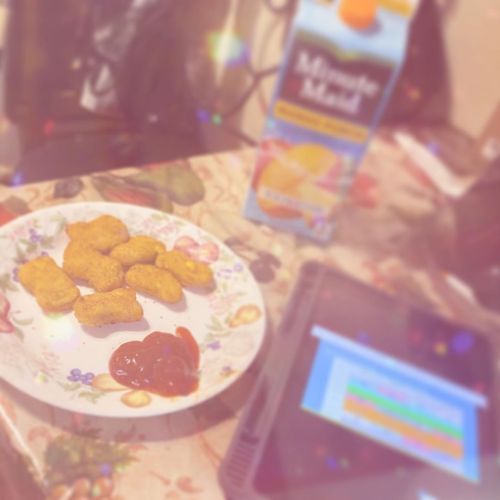 Chicken nuggies, juice, an class#ageregression #agere #agerelittlespace #agerelittle #ageregressor