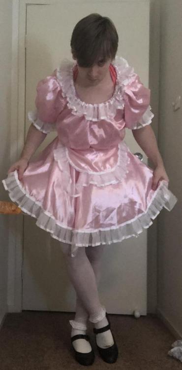 crossdresser-sissy-ella: pink sissy maid ready to serve 
