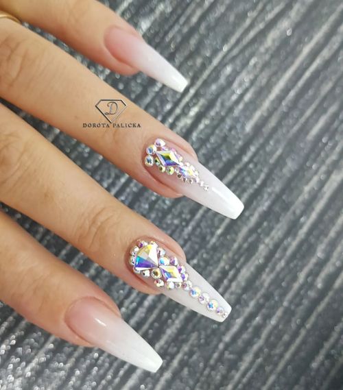 Simple babybomer with crystals. So clean and elegant, what you think?  #dorotapalicka #nails #paznok