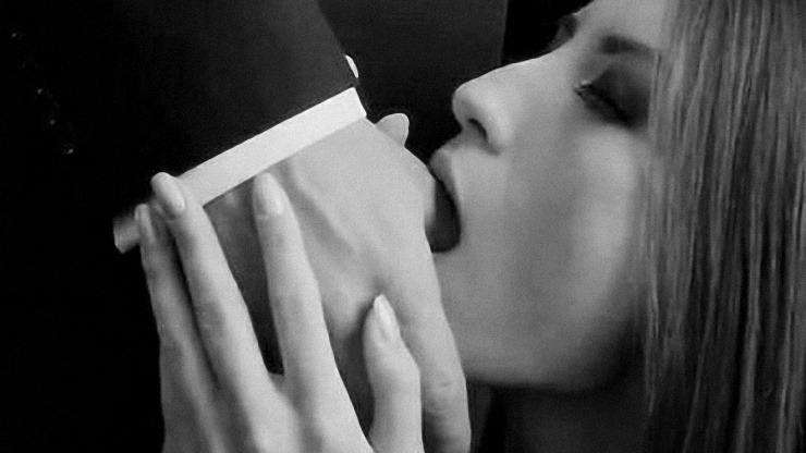 justinesoumise:  pouce…