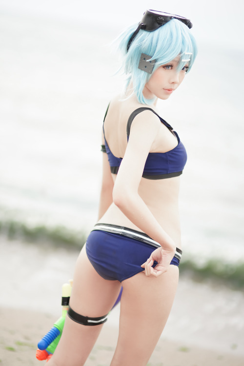 ellenbaker:  scandalousgaijin:  Sinon - Ely  @pepperonii-chan confirmed Tracer pose   ;9