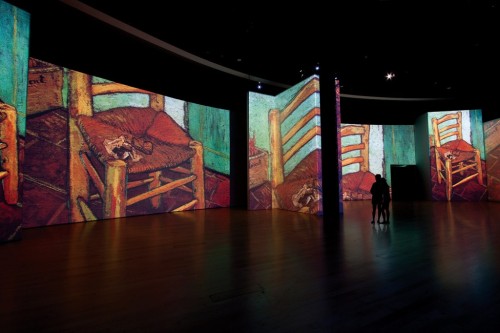 vanghoe:  thevoicegrowslouder:asylum-art:  ‘Van Gogh Alive’ Multimedia Exhibition Opens In Tel Aviv‘Van Gogh Alive’ Multimedia Exhibition Opens In Tel Aviv  (ISRAEL OUT) Israelis visit a multimedia art exhibition entitled “Van  Gogh Alive”