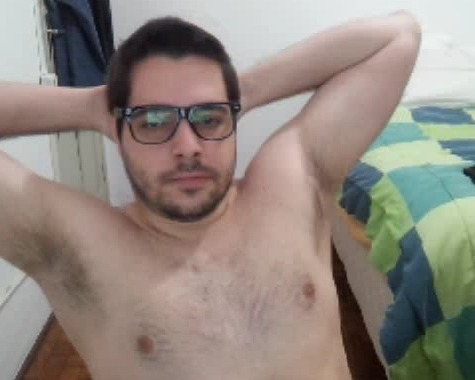 mouseylatino:  brasileño con lentes 