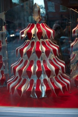 audreylovesparis:  Louboutin Christmas tree window display, Paris  ❤️