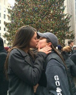 lesbianlovekissing: