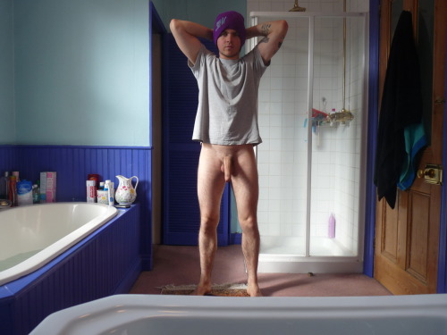 ...AND YET ANOTHER UNNECESSARY GAY NUDITY BLOG
