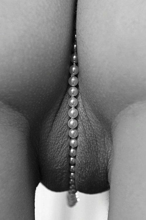 cravehiminallways212:  Adorned for your eyes only… 💋  Mmmmm need to get beads
