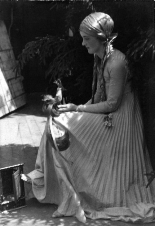mattybing1025:Rare photoshoot of Bette Davis, c. late 1920s