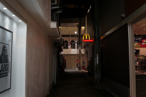 Beyond the Golden Arches. / おいでおいで。